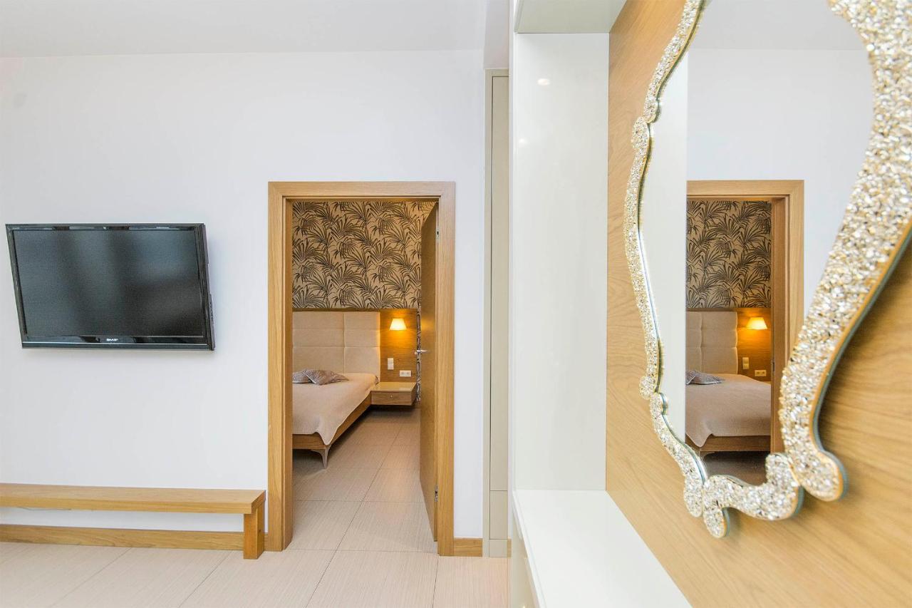 Waniliowy - Neptun Park By Oneapartments Lägenhet